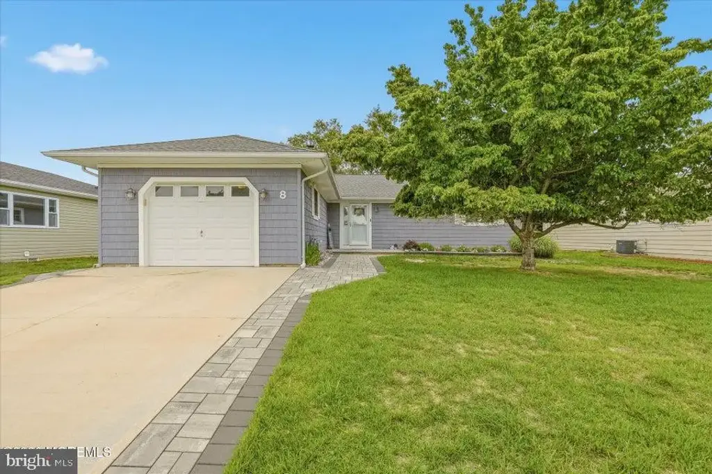 8 Seville Pl, TOMS RIVER