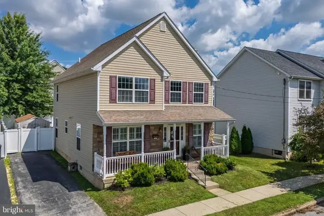 521 Rhoades St, Phoenixville