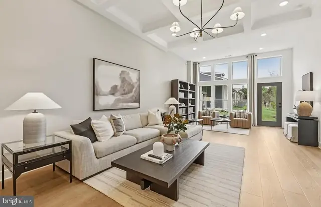 15472 Emerald Way, Haymarket
