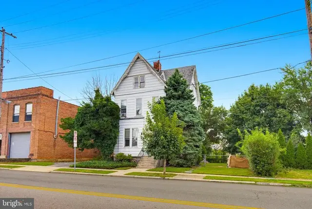 936 Linden Ave, York
