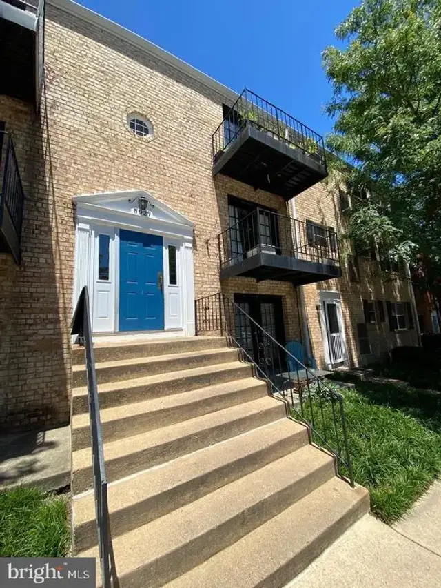 5927 Quantrell Ave #204, Alexandria