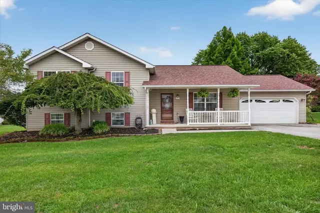 240 Matthew Dr, New Oxford