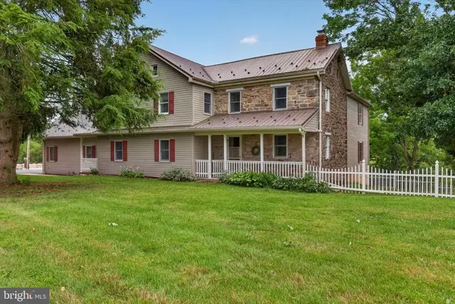 1140 Angus Ln, York