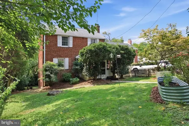 2004 N Cleveland St, Arlington