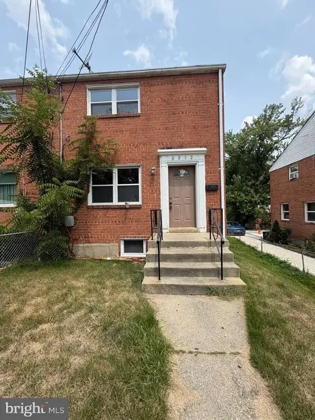 6212 Carters Ln, Riverdale