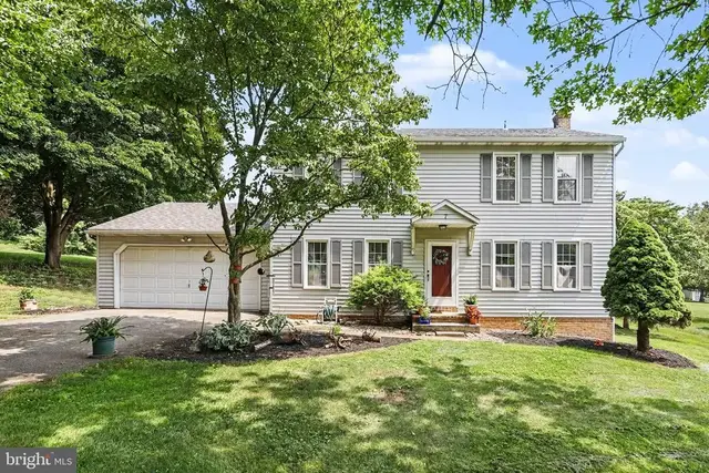 7 Cardinal Dr, Glen Rock