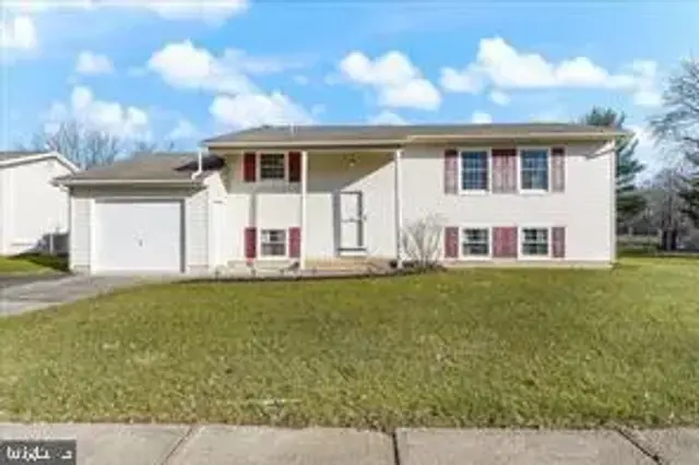 261 Oakfield Dr, Newark