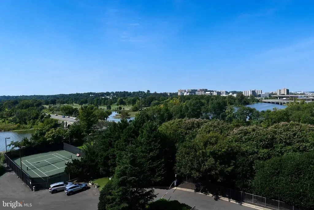 1250 S Washington St #604, ALEXANDRIA