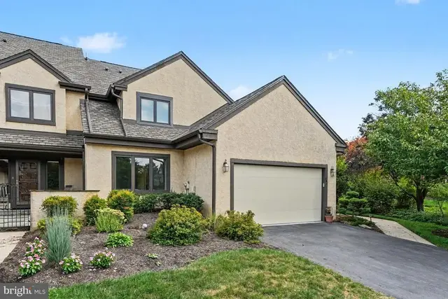 944 Hedgerow Ct, Blue Bell