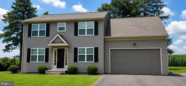 1176 N Strickler Rd, Manheim