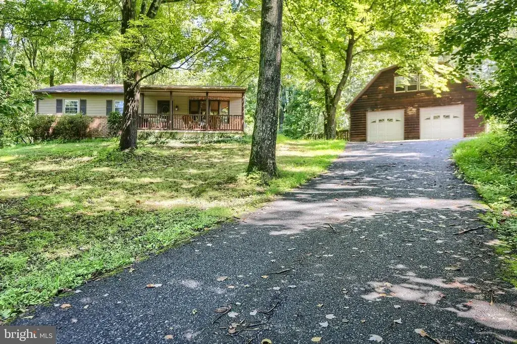 1121 Victor Ln, DAUPHIN