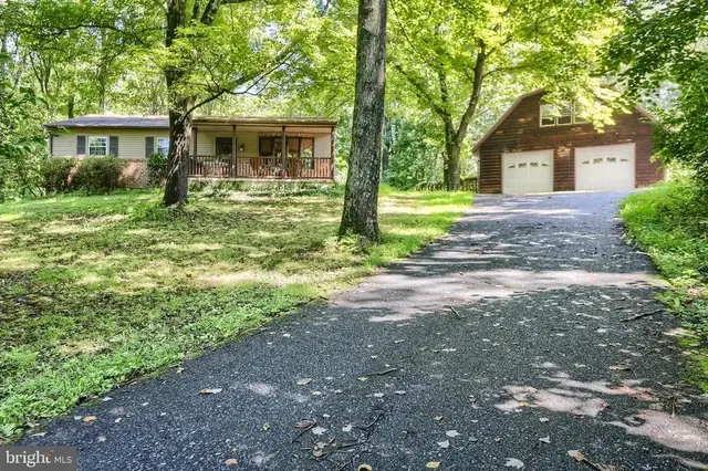 1121 Victor Ln, Dauphin
