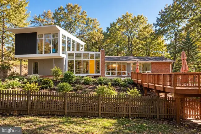 6404 Montrose St, Alexandria