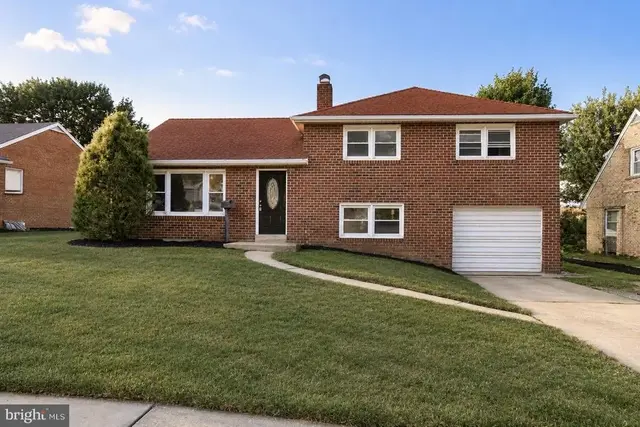 1259 W College Ave, York