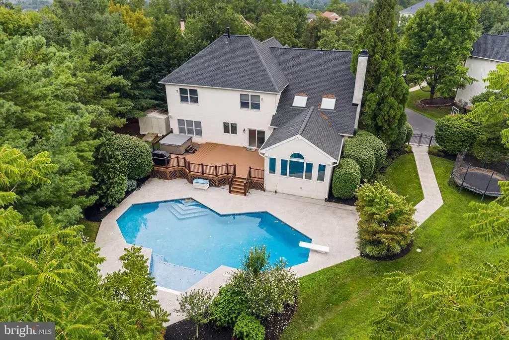 2111 Peregrine Cir, AUDUBON