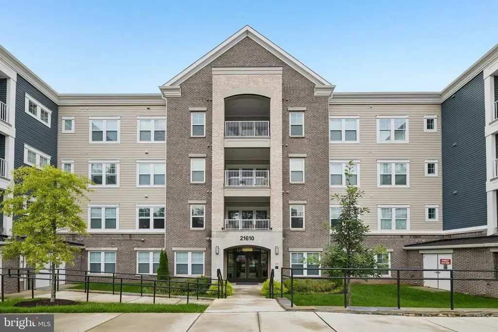 21610 Hawksbill High Cir #102, STERLING