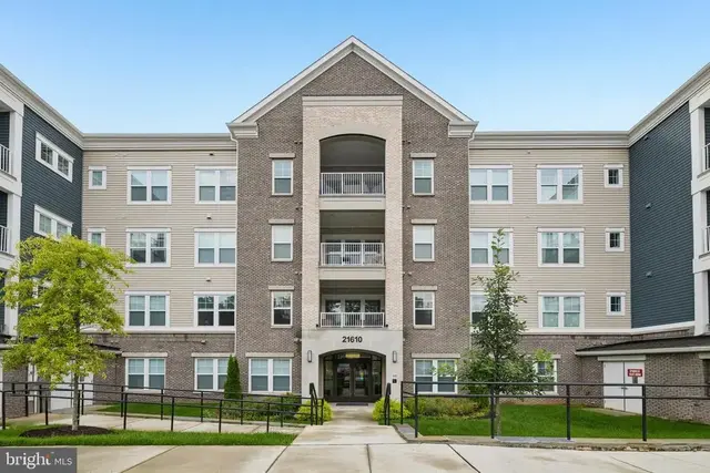 21610 Hawksbill High Cir #102, Sterling