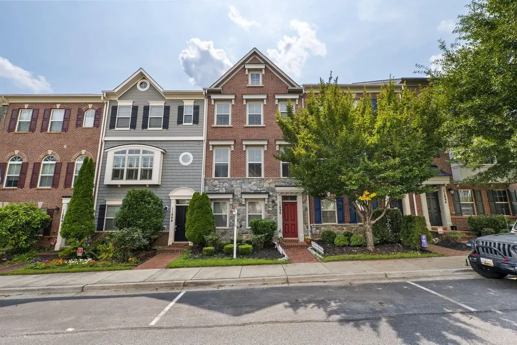 11890 Country Squire Way, CLARKSBURG