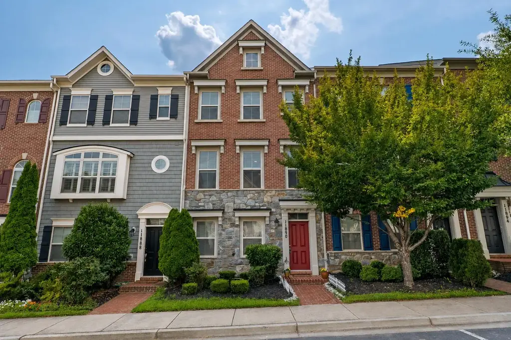 11890 Country Squire Way, CLARKSBURG