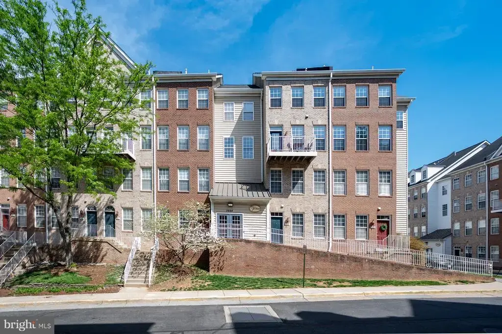 2664 Manhattan Pl #305, VIENNA