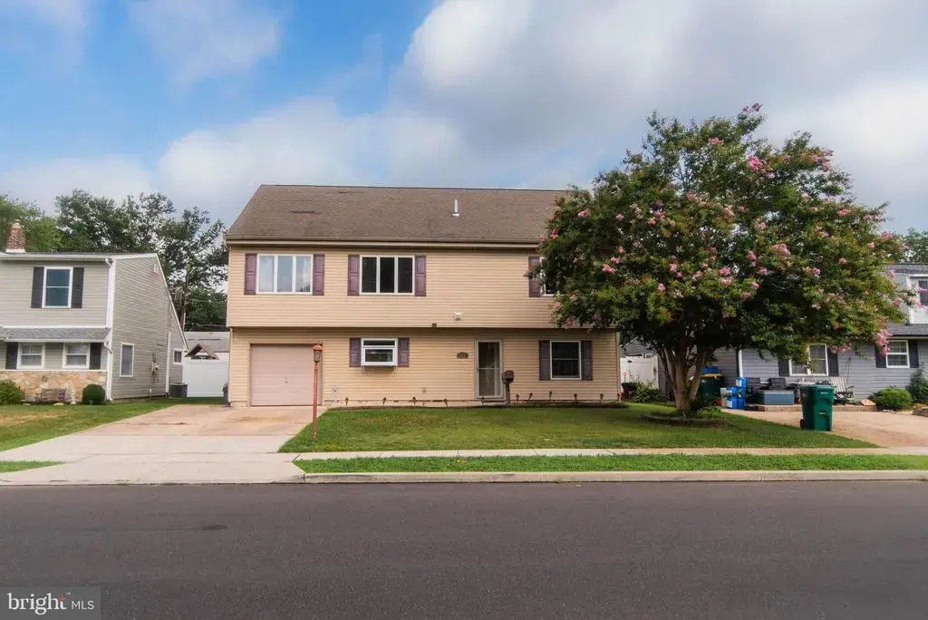142 Elderberry Dr, LEVITTOWN