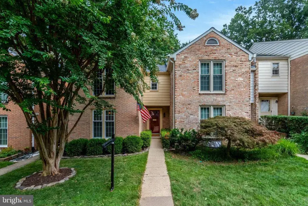 1956 Hopewood Dr, FALLS CHURCH