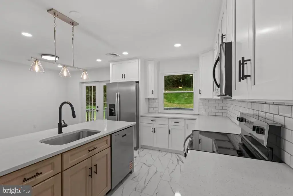 1016 W Boot Rd, DOWNINGTOWN