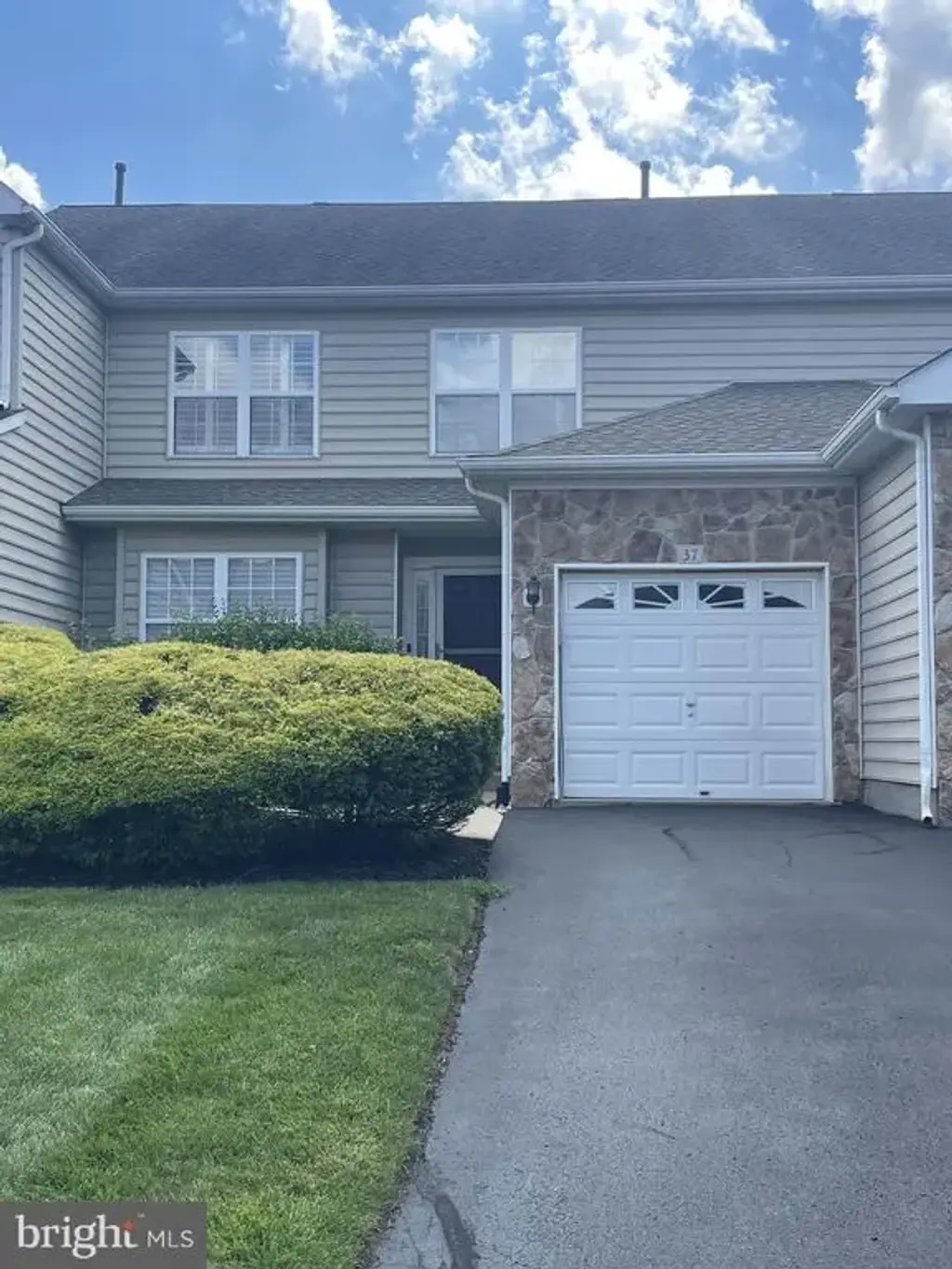 37 Palmer Dr, MOORESTOWN