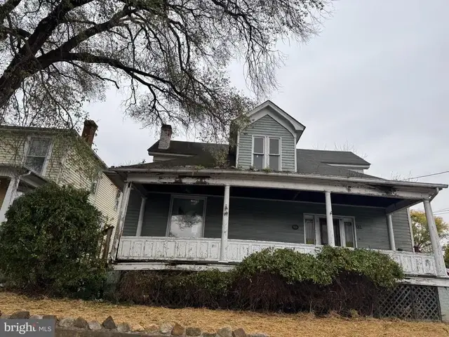 110 N Main St, Edinburg