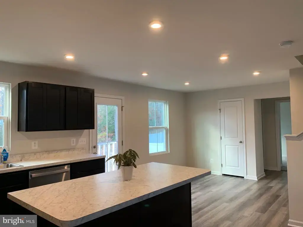 612 Mcferren Rd, STAFFORD