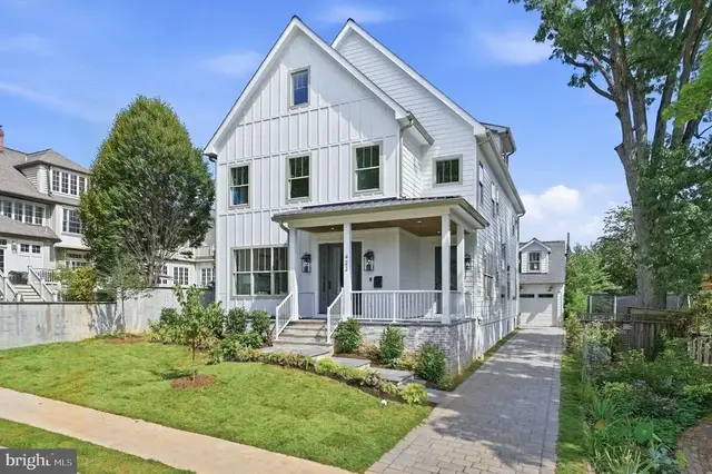 423 N Edgewood St, Arlington