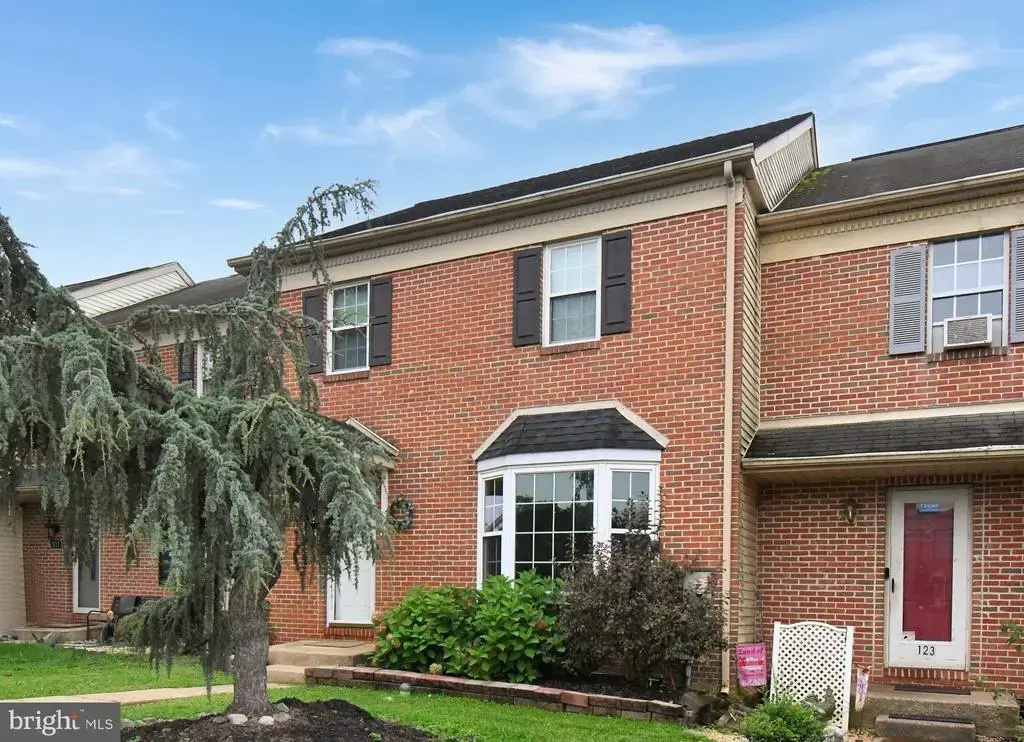 125 Goshen Rd, SCHWENKSVILLE