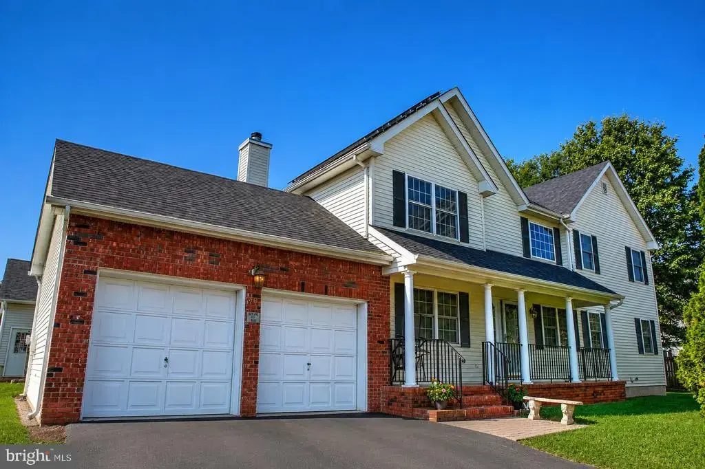 90 Nostrand Rd, HILLSBOROUGH