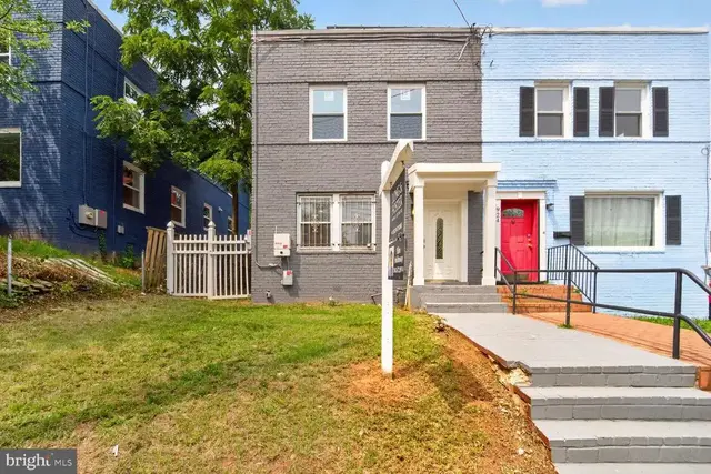 922 47th St Ne, Washington