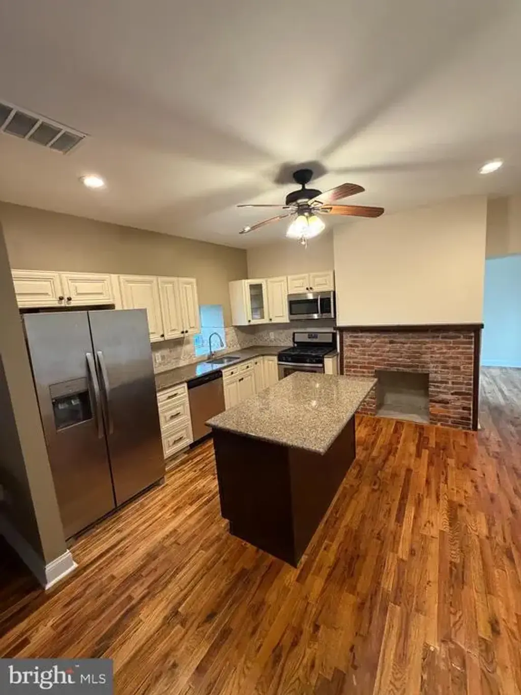 10 Woodmont Rd, CONSHOHOCKEN