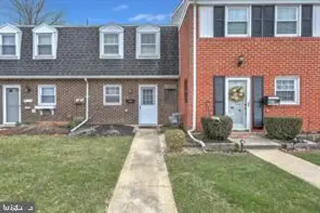 663 Colony Dr, York