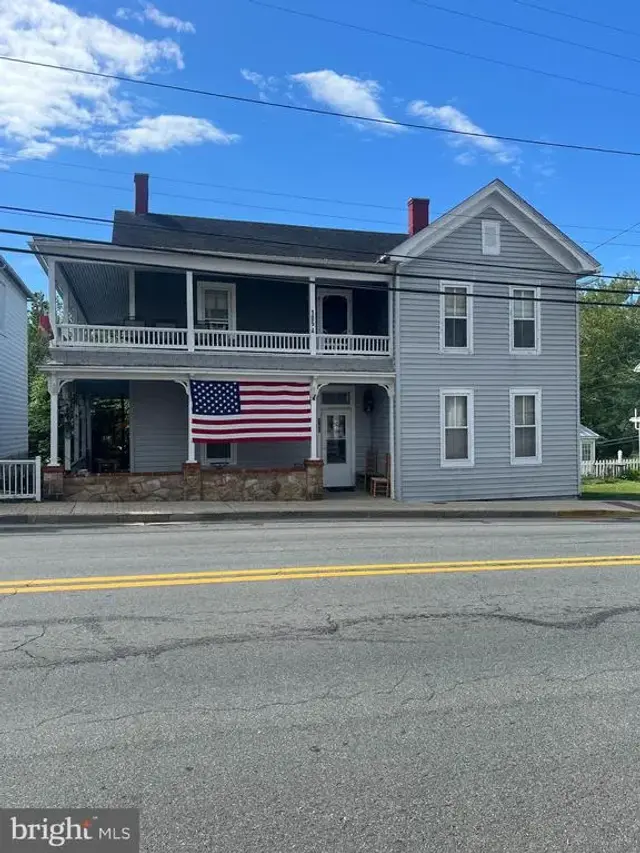 105 N Main St, Edinburg