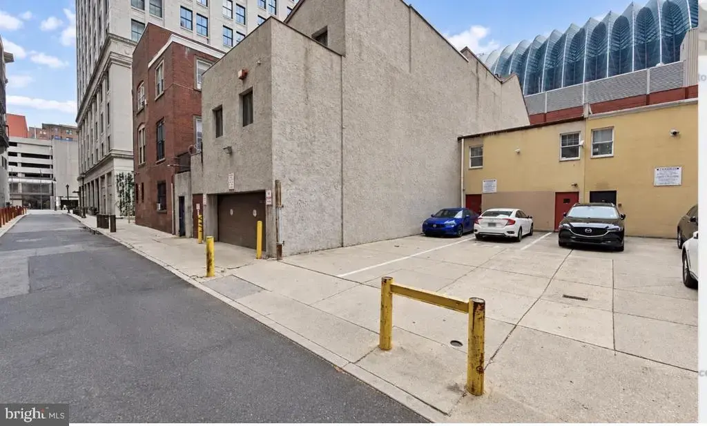 1423 Spruce St #first Floor, PHILADELPHIA