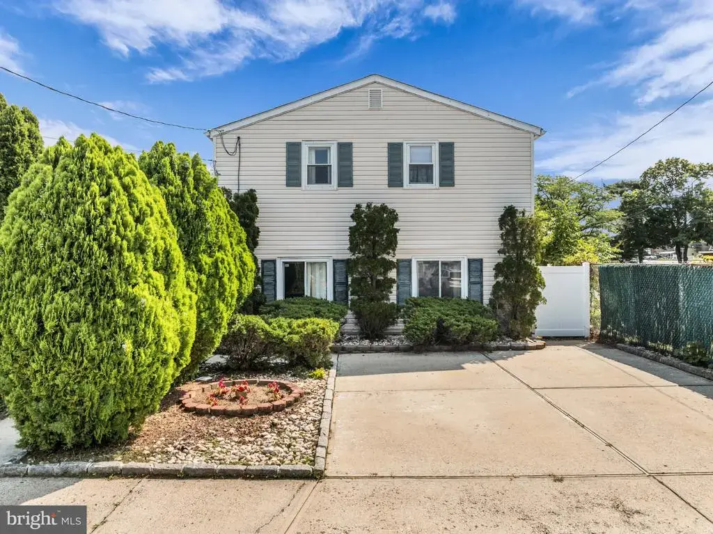 12 Jacobson St, SAYREVILLE