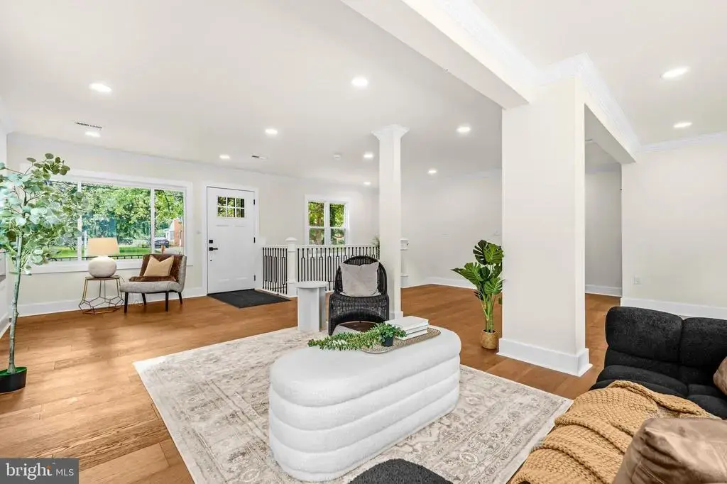 703 Northwest Dr, SILVER SPRING