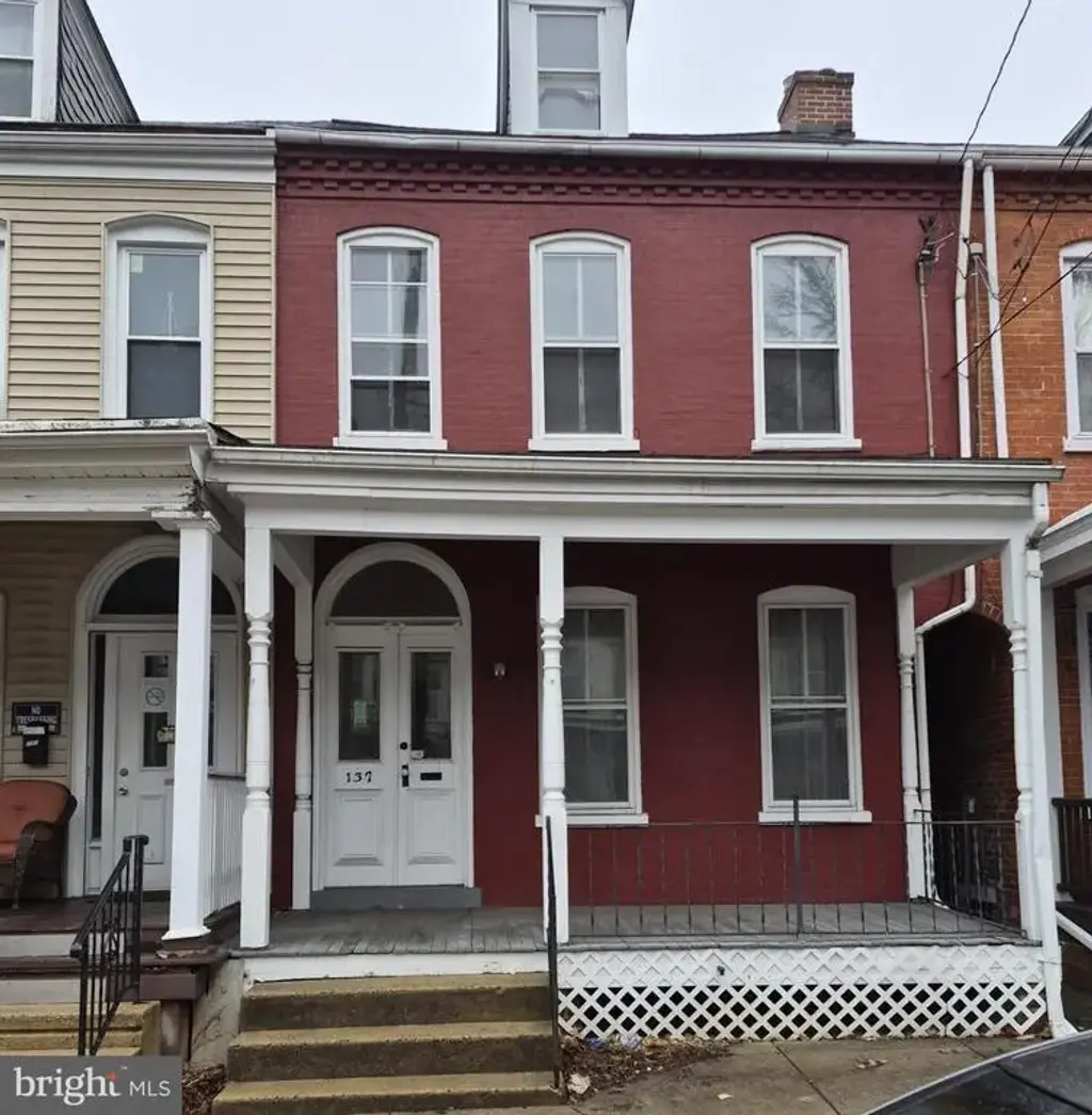 137 E New St, LANCASTER