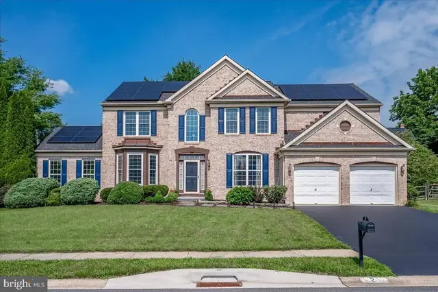 2 Hummingbird Ln, Newark