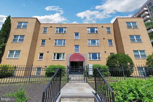 4225 N Henderson Rd #103, Arlington