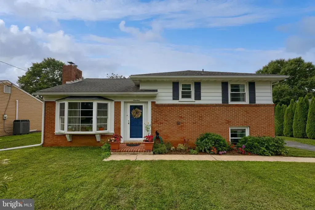 19 Pleasant Dr, LANCASTER