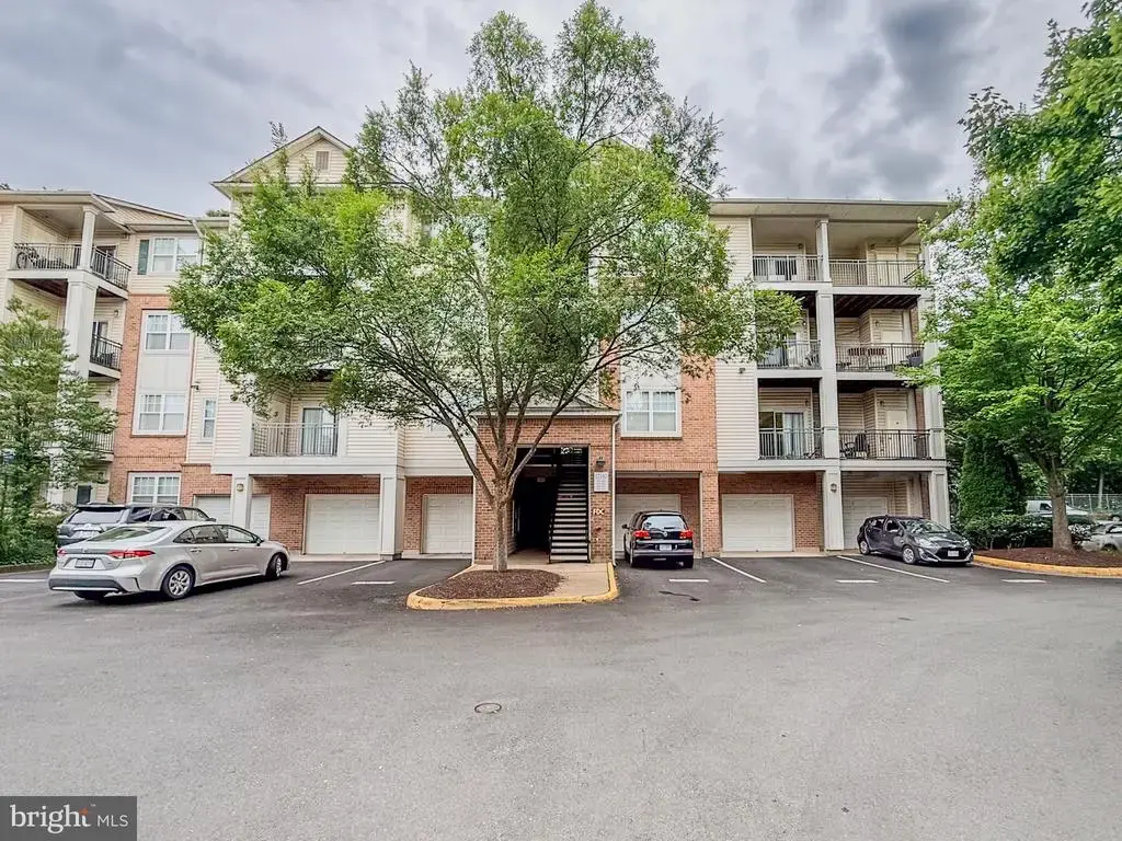 12140 Garden Grove Cir #404, FAIRFAX