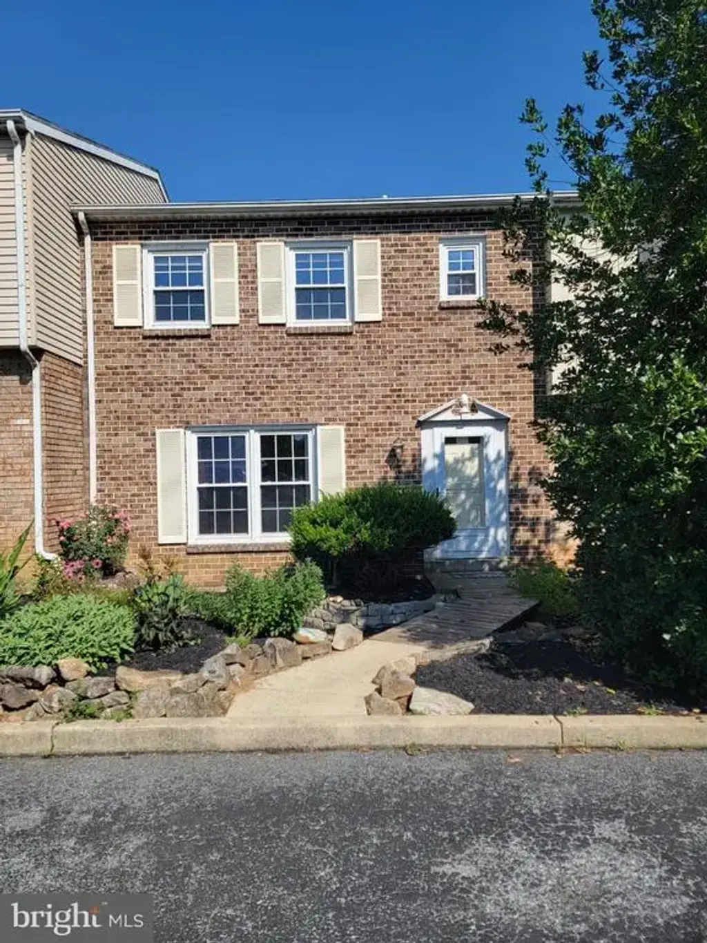4517 N Hedgerow Dr, ALLENTOWN