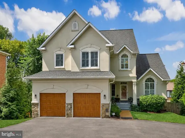 6732 Churchill Rd, Mclean