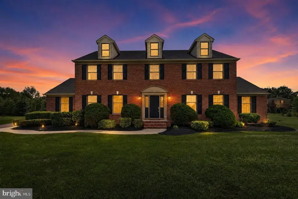 8 Sweetbriar Ct, MULLICA HILL