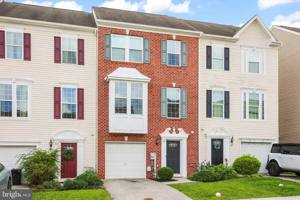819 Blossom Dr, HANOVER