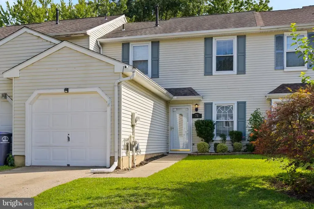 71 N Hill Dr, WESTAMPTON